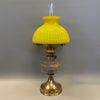 fotogenlampa med gul skarm