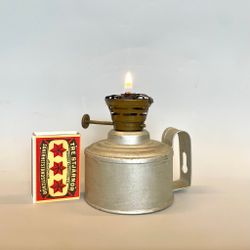 Fotogenlampa i plåt med fribrännare