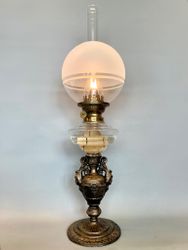Äldre fotogenlampa med klotkupa 14'''