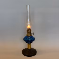 Liten blå fotogenlampa på fot 2'''