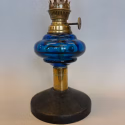 Liten blå fotogenlampa på fot 2'''