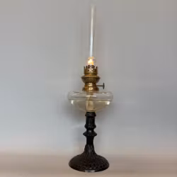 Bordsfotogenlampa på svart fot 10'''