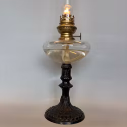 Bordsfotogenlampa på svart fot 10'''