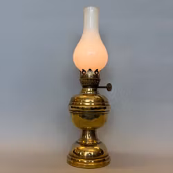 Liten fotogenlampa i mässing