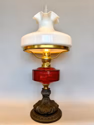 Hallonrosa bordsfotogenlampa med volangskärm 10'''