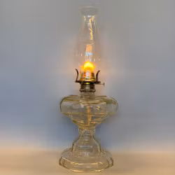 Stor fotogenlampa i glas med Lotusbrännare