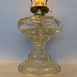 Stor fotogenlampa i glas med Lotusbrännare