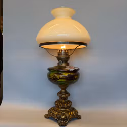 Bordsfotogenlampa med blommig fot och vestaskärm 14'''