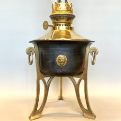 Fotogenlampa på 3 ben i kruka med lejondekor 15'''