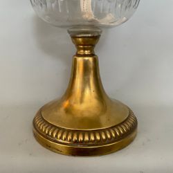 Bordsfotogenlampa med mässingsfot och vestaskärm 14'''