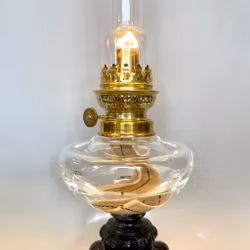 Fotogenlampa på svart zinkfot/mässing 14'''