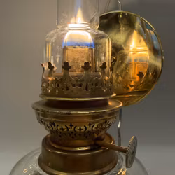 Väggfotogenlampa med rund mässingsreflektor 14'''