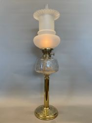 Piedestalfotogenlampa i mässing med kupa 14'''
