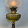 Olivgrön bordsfotogenlampa med tulpankupa 14'''