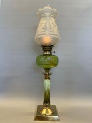 Grön piedestalfotogenlampa med kupa 14'''