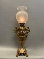 Urnformad guldmålad 10''' fotogenlampa