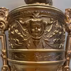 Urnformad guldmålad 10''' fotogenlampa