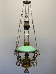Antik jugendfotogenlampa med kragskärm i celadon 20'''