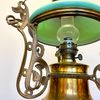Antik jugendfotogenlampa med kragskärm i celadon 20'''