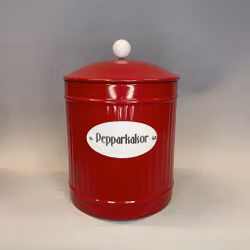 Pepparkaksburk i plåt - röd/vit