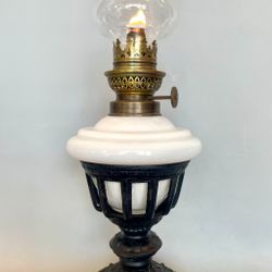 Bordsfotogenlampa i korgmodell på fot 10'''