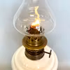 Bordsfotogenlampa i korgmodell på fot 10'''