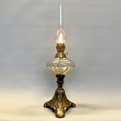 Liten fotogenlampa på fot 3'''