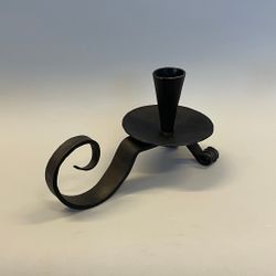 Ljusstake smide med fötter och svans