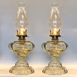Glasfotogenlampa med Lotusbrännare (finns ett par)