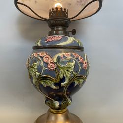 Fotogenlampa majolika med handmålad skärm 14'''
