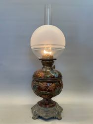 Äldre blommig majolikafotogenlampa  15'''