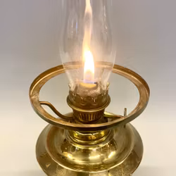 Miniatyr-mässingsfotogenlampa med 2''' brännare och vestaskärm