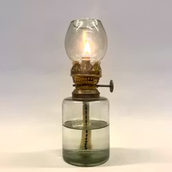 Rökfärgad liten oljelampa med 3''' brännare