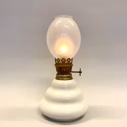 Opalvit liten oljelampa med 3''' brännare