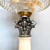 Vit piedestalfotogenlampa med kupa 14'''