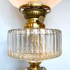 Vit piedestalfotogenlampa med kupa 14'''