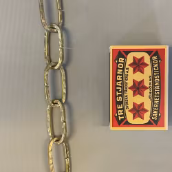 Präglad järnkedja (mässing) 15x30 mm