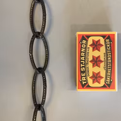 Präglad järnkedja (patinerad) 20x41 mm