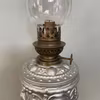 Urnformad silverfärgad fotogenlampa 10'''