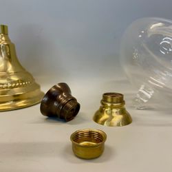 Skålskruv och skruvtappar i mässing - Karlskrona Lampfabrik