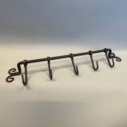 5 rörliga smideskrokar på rad 47 cm