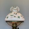 Vacker urnfotogenlampa med handmålad vestaskärm 20'''