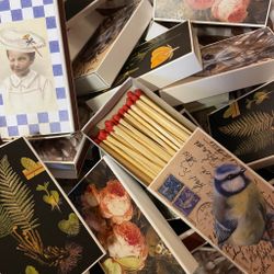 Stora tändsticksaskar med långa stickor