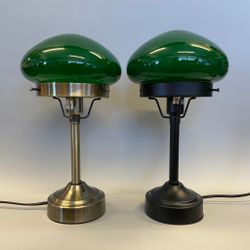 Strindbergslampa liten med mörkgrön skärm