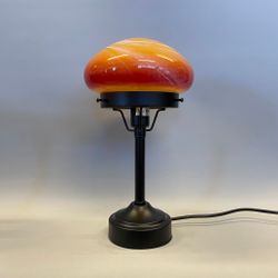 Strindbergslampa liten med varmmelerad skärm