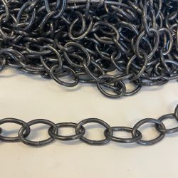 Oval järnkedja (svart) 15x23 mm