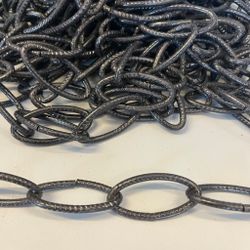 Präglad järnkedja (svart) 20x41 mm