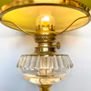 Läcker fotogenlampa på träfot med olivgrön skärm 14'''