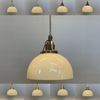 fin fonsterlampa med gult glas