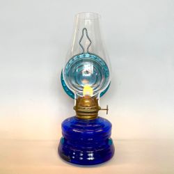 Liten blå väggfotogenlampa med blå reflektor